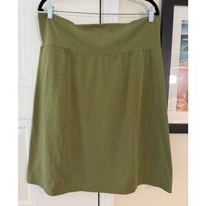 Royal Robbins green womens flowy pull on activewear knee length hiking skirt L
